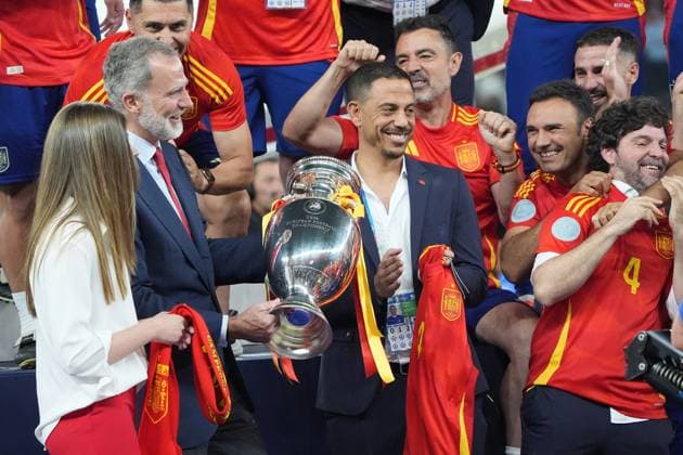 King Felipe VI with daughter Sofia receives the Henri Delaunay Cup and cheers with the team Berlin 14 07 2024 Spain vs England, M51, EURO2024 Final, Olympiastadion Berlin