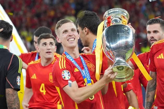 Spain celebrating victory around Dani Olmo Spain Spain, 10 with the Henri Delaunay Cup Berlin 14 07 2024 Spain vs England, M51, EURO2024 Final, Olympiastadion Berlin