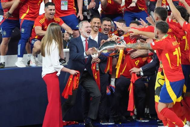 King Felipe VI with daughter Sofia receives the Henri Delaunay Cup and cheers with the team Berlin 14 07 2024 Spain vs England, M51, EURO2024 Final, Olympiastadion Berlin