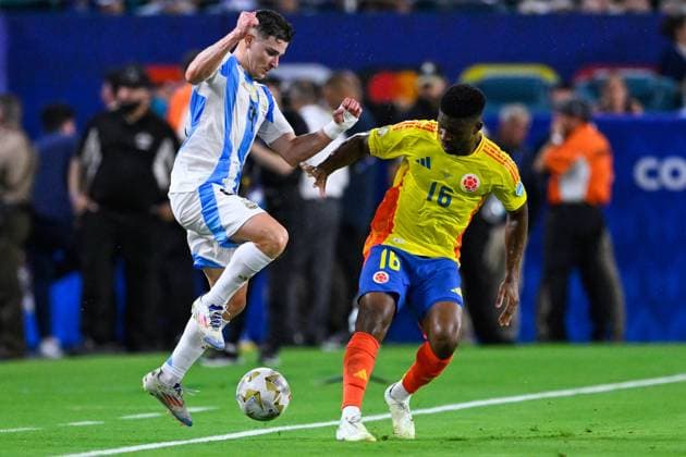 RECORD DATE NOT STATED Copa America USA 2024 Argentina 1-0 Colombia - Final Julian ALvarez (L) of Argentina and Jefferson Lerma (R) of Colombia during Final match between Argentina and Colombia as part of CONMEBOL Copa America USA 2024 at Hard Rock Stadium on July 14, 2024 in Miami Gardens, Florida, United States. MIAMI GARDENS FLORIDA UNITED STATES  Copyright: xJorgexMartinezx 20240714205931_CA_2024_F_ARG_COL_ALVAREZ185