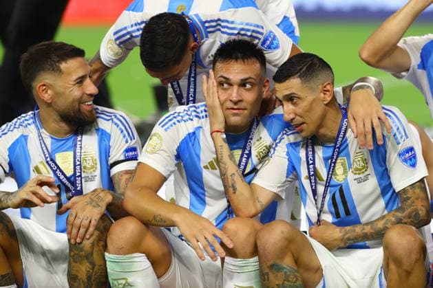 Argentina™s forwards Lautaro Martinez C and Angel Di Maria R celebrate after their team defeating Colombia and winning the Copa América USA 2024 final match between Argentina and Colombia, at Hard Rock Stadium, on July 14, 2024 MIAMI UNITED STATES Copyright: xALEJANDROxPAGNIx