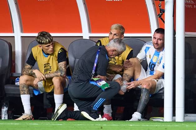 Football, Copa America, Final, Argentina - Colombia, Lionel Messi injured