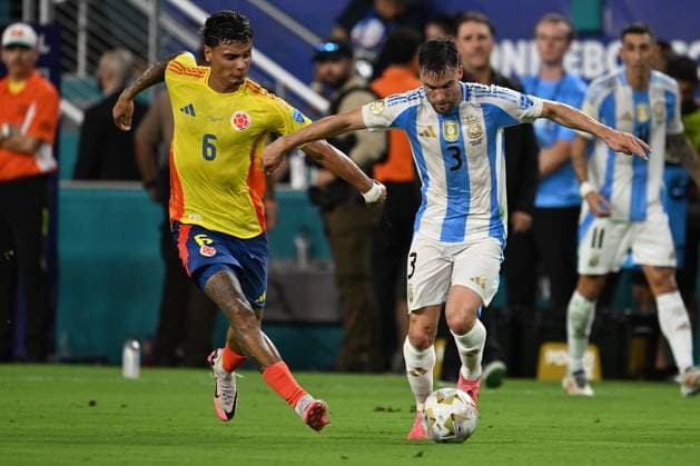 RECORD DATE NOT STATED Copa America USA 2024 Argentina vs Colombia - Final Richard Rios (L) of Colombia fights for the ball with Nicolas Tagliafico (R) of Argentina during Final match between Argentina and Colombia as part of CONMEBOL Copa America USA 2024 at Hard Rock Stadium on July 14, 2024 in Miami Gardens, Florida, United States. MIAMI GARDENS FLORIDA UNITED STATES  Copyright: xJorgexMartinezx 20240714220311_CA_2024_F_ARG_COL_TAGLIAFICO319