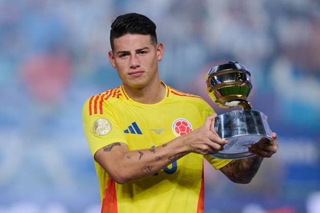 RECORD DATE NOT STATED Copa America USA 2024 Argentina vs Colombia - Final James Rodriguez of Colombia poses with the trophy for best player during Final match between Argentina and Colombia as part of CONMEBOL Copa America USA 2024 at Hard Rock Stadium on July 14, 2024 in Miami Gardens, Florida, United States. MIAMI GARDENS FLORIDA UNITED STATES  Copyright: xJorgexMartinezx 20240715001733_CA_2024_F_ARG_COL_RODRIGUEZ524