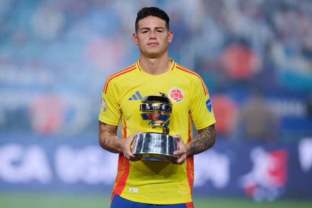 RECORD DATE NOT STATED Copa America USA 2024 Argentina vs Colombia - Final James Rodriguez of Colombia receives winning the best player during Final match between Argentina and Colombia as part of CONMEBOL Copa America USA 2024 at Hard Rock Stadium on July 14, 2024 in Miami Gardens, Florida, United States. MIAMI GARDENS FLORIDA UNITED STATES  Copyright: xJorgexMartinezx 20240715001734_CA_2024_F_ARG_COL_RODRIGUEZ534