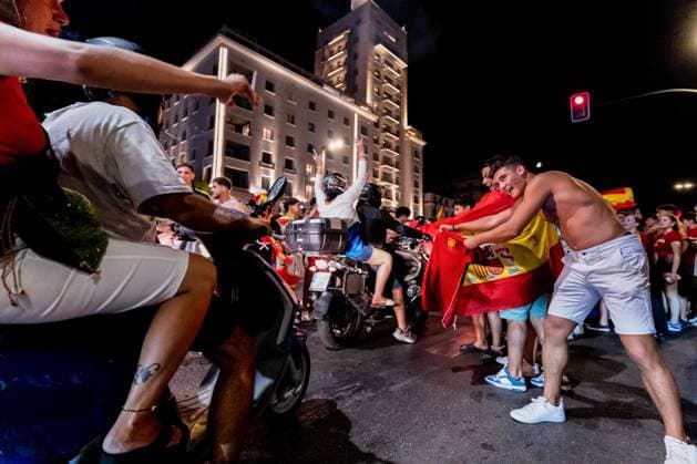 July 15, 2024, Malaga, Spain: Spain football fans seen celebrating in Malaga the victory of Spain at the UEFA EURO, EM, Europameisterschaft,Fussball 2024. Spain won the UEFA Euro 2024 after a match against England celebrated at Olympiastadion in Berlin, Germany. Malaga Spain - ZUMAs197 0711374774st Copyright: xFrancisxGonzalezx