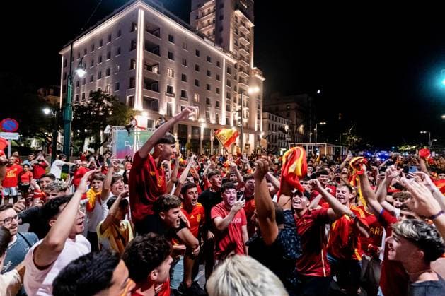July 15, 2024, Malaga, Spain: Spain football fans seen celebrating in Malaga the victory of Spain at the UEFA EURO, EM, Europameisterschaft,Fussball 2024. Spain won the UEFA Euro 2024 after a match against England celebrated at Olympiastadion in Berlin, Germany. Malaga Spain - ZUMAs197 0711375467st Copyright: xFrancisxGonzalezx