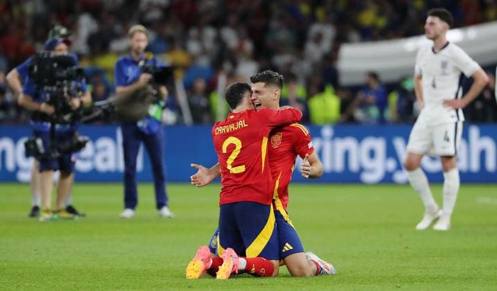 Daniel Carvajal celebrates with Alvaro Morata after the end of the match, Spain Spanish team celebrates European Championship cheers after European Championship victory Joy Emotion Sport Football Soccer European Championship Euro 2024 European Championship Final Men Season 2023 2024 14 07 2024 Spain ESP vs England ENG in Berlin Olympiastadion DFL regulations prohibit any use of photographs as image sequences and or quasi video