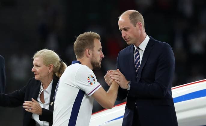 Harry Kane, Prince William at the award ceremony Sport Football Soccer European Championship Euro 2024 European Championship Final Men Season 2023 2024 14 07 2024 Spain ESP vs England ENG in Berlin Olympiastadion DFL regulations prohibit any use of photographs as image sequences and or quasi video