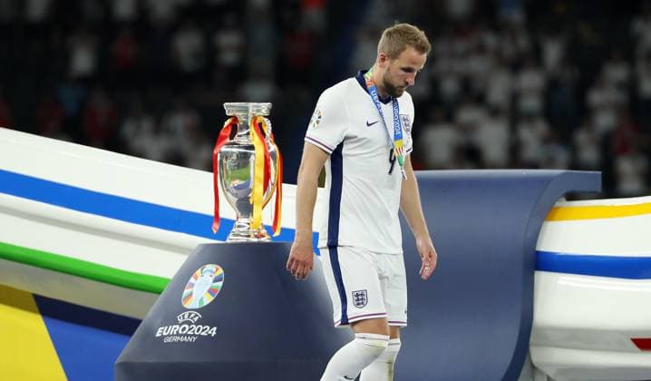 Harry Kane walks past the cup in disappointment Disappointment Sport Football Soccer European Championship Euro 2024 European Championship Final Men Season 2023 2024 14 07 2024 Spain ESP vs England ENG in Berlin Olympiastadion DFL regulations prohibit any use of photographs as image sequences and or quasi video