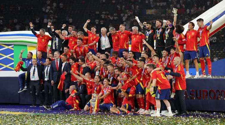 Spain Spanish team celebrates European Championship cheers after European Championship victory Joy Emotion Sport Soccer Football European Championship Euro 2024 European Championship Final Men Season 2023 2024 14 07 2024 Spain ESP vs England ENG in Berlin Olympiastadion DFL regulations prohibit any use of photographs as image sequences and or quasi video