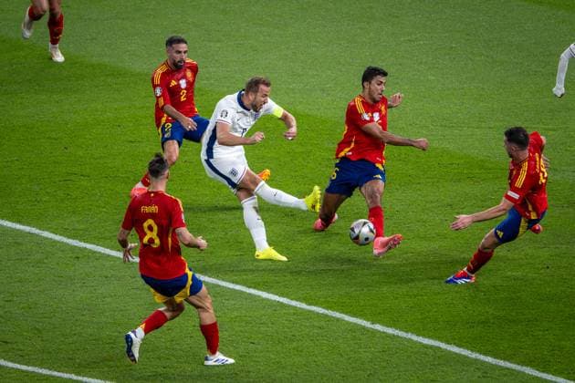 Football Berlin 14 07 2024 UEFA Euro 2024 Final England ENG Spain ESP Harry Kane England, No 09 Rodri Spain, No 16 Robin Le Normand Spain, No 03 Dani Carvajal Spain, TW, No 02 Fabian Ruiz Spain, No 08
