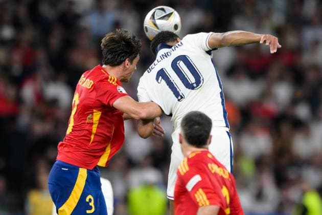 Soccer, UEFA EURO 2024 Final, 20240714, Spain England In the picture Robin LE NORMAND Spain, 3 and Jude BELLINGHAM England, 10 Header duel Berlin Olympiastadion Berlin Brandenburg Germany Copyright: Passion2Press MarkusxFischerx