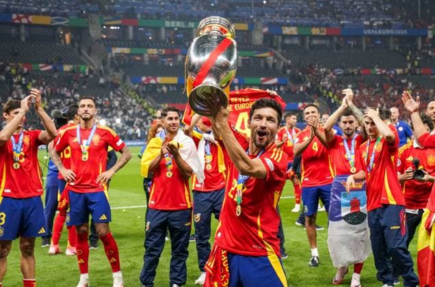 Spain v England Spain Forward Jesus Navas Sevilla celebrates winning with trophy during the Spain v England UEFA EURO, EM, Europameisterschaft,Fussball 2024 Final at the Olympiastadion Stadium, Berlin, Germany on 14 July 2024 Editorial use only. All images are copyright Every Second Media Limited. No images may be reproduced without prior permission. Copyright: xIMAGO EveryxSecondxMediax ESM-1060-0227
