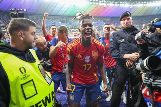 14 07 2024, xtgx, European Football Championship 2024 Final, Spain England emspor, v l Nico Williams Spain, 17 cheering about the victory, cheering after the end of the match DFL DFB REGULATIONS PROHIBIT ANY USE OF PHOTOGRAPHS as IMAGE SEQUENCES and or QUASI VIDEO Berlin