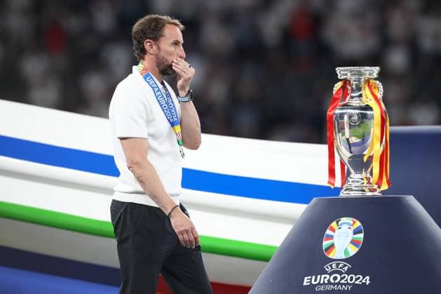 14 07 2024, xtgx, Football EM 2024 Final, Spain England emspor, v l Gareth Southgate England, coach disappointed, disappointed, looks disappointed, disappointed DFL DFB REGULATIONS PROHIBIT ANY USE OF PHOTOGRAPHS as IMAGE SEQUENCES and or QUASI VIDEO Berlin