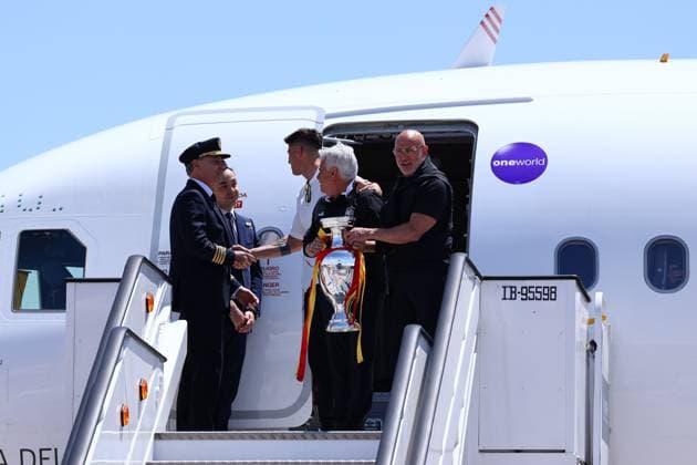 July 15, 2024, Madrid, Madrid, SPAIN: Alvaro Morata, Pedro Rocha and Luis de la Fuente pose for the photo during the reception of the Spanish national team, Nationalteam as European Champions after winning in the Eurocup 2024 final against England at Adolfo Suarez Madrid-Barajas airport on July 15, 2024, in Madrid, Spain. Madrid SPAIN - ZUMAa181 20240715_zaa_a181_009 Copyright: xDennisxAgyemanx