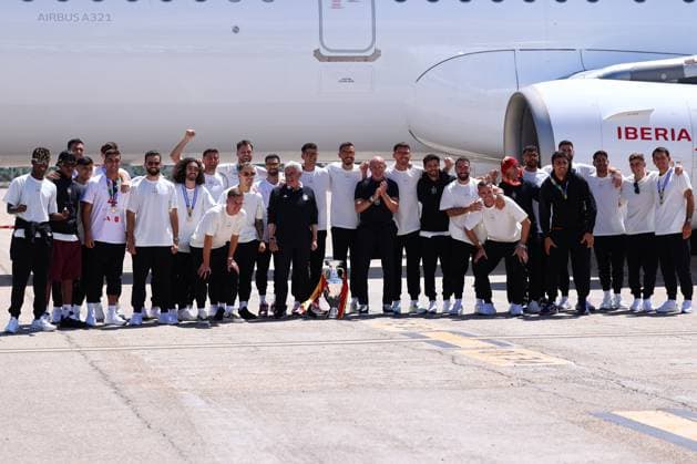 July 15, 2024, Madrid, Madrid, SPAIN: Spanish national team, Nationalteam pose for the photo during the reception of the Spanish National Team as European Champions after winning in the Eurocup 2024 final against England at Adolfo Suarez Madrid-Barajas airport on July 15, 2024, in Madrid, Spain. Madrid SPAIN - ZUMAa181 20240715_zaa_a181_012 Copyright: xDennisxAgyemanx