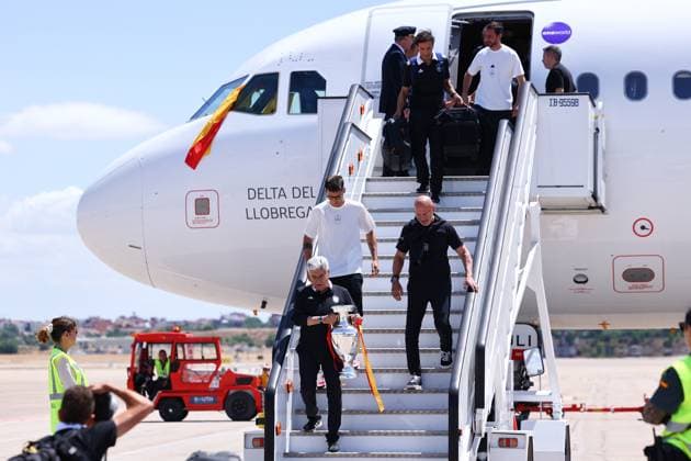 July 15, 2024, Madrid, Madrid, SPAIN: Alvaro Morata, Pedro Rocha and Luis de la Fuente are seen during the reception of the Spanish national team, Nationalteam as European Champions after winning in the Eurocup 2024 final against England at Adolfo Suarez Madrid-Barajas airport on July 15, 2024, in Madrid, Spain. Madrid SPAIN - ZUMAa181 20240715_zaa_a181_018 Copyright: xDennisxAgyemanx