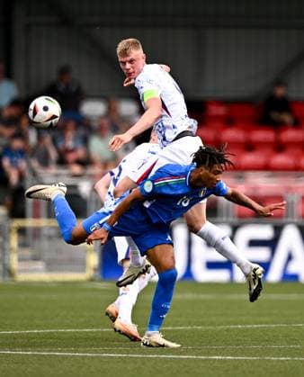 240715 Simen Vatne Haram of Norway in action against Kevin Zeroli of Italy during the UEFA European Under 19 Championship group stage football match between Italy and Norway on July 15, 2024 in Belfast Photo Ben McShane BILDBYRAN Cop 275 SPF002 bbeng fotboll football soccer uefa european under 19 championship euro under 19 u19 em u19 norway italia italy italy  Copyright: SPORTSFILE BB240715BB504