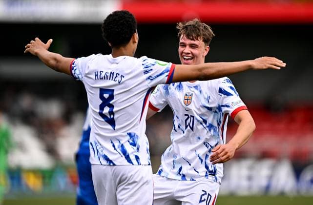 240715 Daniel Braut of Norway celebrates with teammate Travis Hernes, 8, after scoring their side s first goal during the UEFA European Under 19 Championship group stage football match between Italy and Norway on July 15, 2024 in Belfast Photo Ben McShane BILDBYRAN Cop 275 SPF002 bbeng fotboll fotball soccer uefa european under 19 championship euro under 19 u19 em u19 norway italia italy italy italien  Copyright: SPORTSFILE BB240715BB508