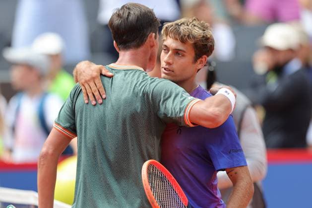 Tennis Men ATP, Tennis Men Tour 500 European Open Hamburg, Hamburg Open ATP 500 2024 , 15 07 2024, Daniel Altmaier GER congratulates Flavio Cobolli ITA on his victory Copyright: FernandoxSoares