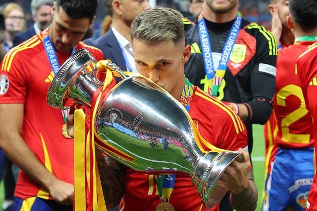 Spain England UEFA EURO 2024 Final Berlin, 14 07 2024, Olympiastadion, UEFA EURO 2024 Germany, Final, Spain England 2 1 0 0 , In the picture Alejandro Grimaldo 12, ESP with the European Championship trophy ,