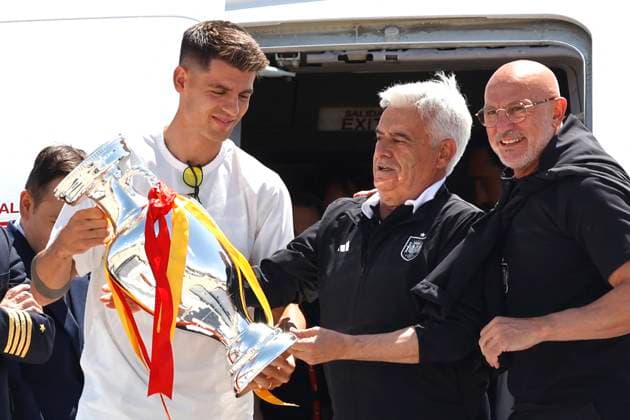 Euro 2024 Winner Spanish Team Arriving At Madrid Airport The captain of the Spanish national soccer team, Alvaro Morata, the president of the Royal Spanish Football Federation, Pedro Rocha, and the coach of the Spanish national soccer team, Luis de la Fuente, on their arrival at the airport, July 15, 2024, in Madrid, Spain. Photo by Antonio Gutiérrez Europa Press ABACAPRESS.COM Madrid Spain Copyright: xEuropaxPress ABACAx