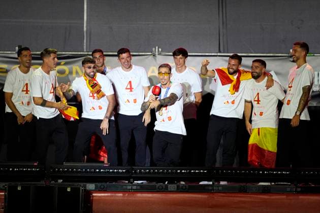 Spanish national football team celebrates winning UEFA EURO, EM, Europameisterschaft,Fussball 2024 in Madrid Spanish player Alejandro Grimaldo (C) seen celebrating with his teammates during the celebration of the Spanish national football team for the victory of the UEFA Euro 2024 title at Plaza de Cibeles on May 12, 2024 in Madrid, Spain. Madrid Plaza de Cibeles Madrid Spain Copyright: xAlbertoxGardinx AGardin_20240715_Euro2024_Spain_Cibeles_086
