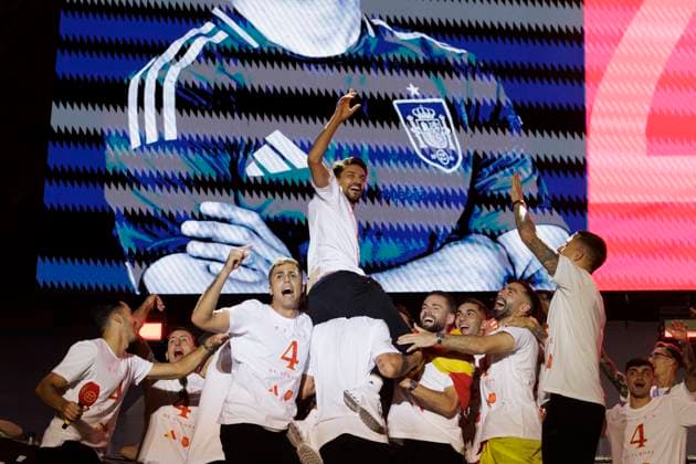 MADRID, SPAIN - JULY 15:Jesus Navas during the celebration of the European Championship, EM, Europameisterschaft of the Spanish football team at Cibeles square. DONTxSENDxTOxIMAGO  (259749387)