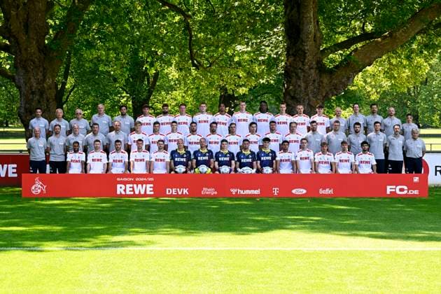 1 FC Köln 2 BL, portrait appointment 2024 2025, team photo, Hi row from left athletics coach Niko Romm, bus driver Michael Liebetrut, equipment manager Frank Almstedt, equipment manager Frank Almstedt, equipment manager Kresimir Ban, team manager Marius Laux, Julian Pauli, Nikola Soldo, Dominique Heintz, Luca Kilian, Damian Downs, Steffen Tigges, Elias Bakatukanda, Florian Dietz, Tim Lemperle, Jaka Cuber Potocnik, physiotherapist Matti Forkel, physiotherapist Marvin Kreuzwieser, physiotherapist Daniel Schütz, head of physiotherapy and rehabilitation Christian Osebold, team doctor Dr. Bettina Kuper, middle row from left head coach Gerhard Struber, co-coach Bernd Eibler, co-coach Thomas Hickersberger, Goalkeeper coach Peter Greiber, match analysis Hannes Dold, Timo Hübers, Rasmus Carstensen, Eric Martel, Leart Pacarada, Mark Uth, Marvin Obuz, Denis Huseinbasic, Dejan Ljubicic, Mathias Olesen, athletics coach Max Weuthen, athletics coach Tillmann Bockhorst, athletics coach Leif Frach, match analysis Denis Huckestein, Team doctor Dr. Paul Klein, team doctor Dr. Peter Schäferhoff front row from left Linton Maina, Florian Kainz, Sargis Adamyan, Luca Waldschmidt, Jan Thielmann, Matthias Köbbing, Marvin Schwäbe, Jonas Urbig, Philipp Pentke, Jonas Nickisch, Max Finkgräfe, Jacob Christensen, Meiko Wäschenbach, Maximilian Schmid, Fayssal Harchaoui