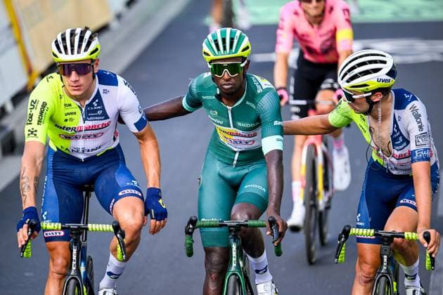Sport Bilder des Tages Eritrean Biniam Girmay Hailu of Intermarche-Wanty crosses the finish line of stage 16 of the 2024 Tour de France cycling race, from Gruissan to Nimes, France (188,6 km), on Tuesday 16 July 2024. The 111th edition of the Tour de France starts on Saturday 29 June and will finish in Nice, France on 21 July. TOM GOYVAERTS TomxGoyvaerts  x96541608x