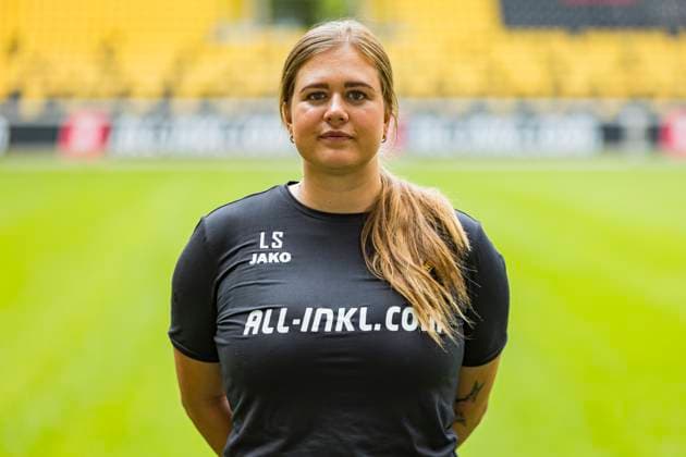 16 07 2024, xomx, Fußball 3 Liga, Dynamo Dresden Fototermin Saison 2024 25, Porträttermin 2024 2025 emspor, Bild Laura Seifert Physiotherapeutin Portrait, Portraet, DFL DFB REGULATIONS PROHIBIT ANY USE OF PHOTOGRAPHS as IMAGE SEQUENCES and or QUASI VIDEO Dresden