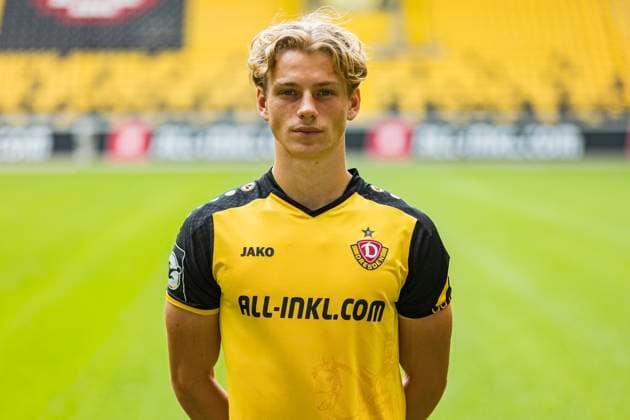 16 07 2024, xomx, Fußball 3 Liga, Dynamo Dresden Fototermin Saison 2024 25, Porträttermin 2024 2025 emspor, Bild Jonas Oehmichen 25 Portrait, Portraet, DFL DFB REGULATIONS PROHIBIT ANY USE OF PHOTOGRAPHS as IMAGE SEQUENCES and or QUASI VIDEO Dresden