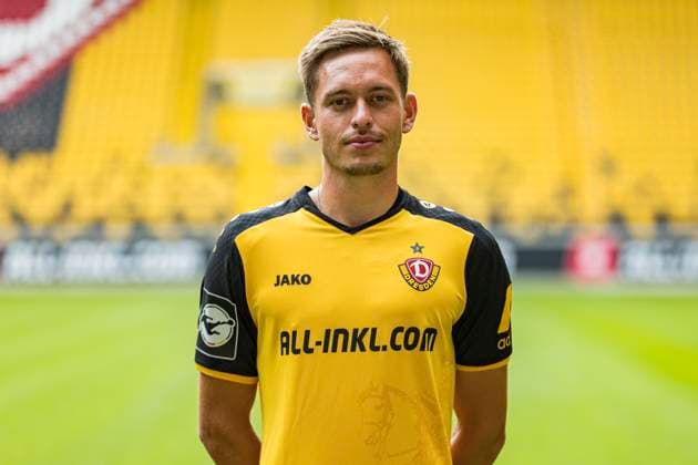 16 07 2024, xomx, Fußball 3 Liga, Dynamo Dresden Fototermin Saison 2024 25, Porträttermin 2024 2025 emspor, Bild Aljaz Casar 17 Portrait, Portraet, DFL DFB REGULATIONS PROHIBIT ANY USE OF PHOTOGRAPHS as IMAGE SEQUENCES and or QUASI VIDEO Dresden