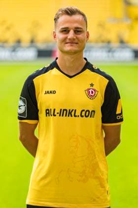 16 07 2024, xomx, Fußball 3 Liga, Dynamo Dresden Fototermin Saison 2024 25, Porträttermin 2024 2025 emspor, Bild Jakob Lemmer 10 Portrait, Portraet, DFL DFB REGULATIONS PROHIBIT ANY USE OF PHOTOGRAPHS as IMAGE SEQUENCES and or QUASI VIDEO Dresden