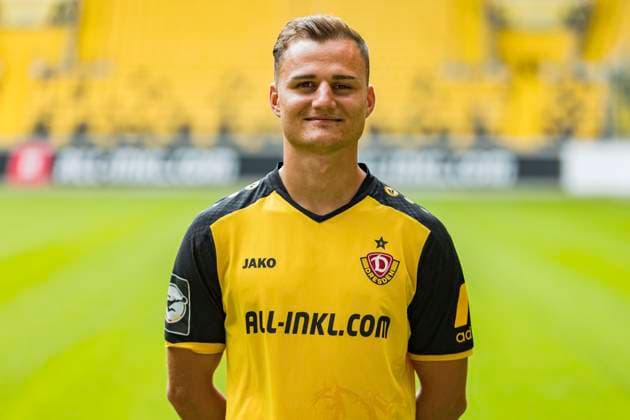 16 07 2024, xomx, Fußball 3 Liga, Dynamo Dresden Fototermin Saison 2024 25, Porträttermin 2024 2025 emspor, Bild Jakob Lemmer 10 Portrait, Portraet, DFL DFB REGULATIONS PROHIBIT ANY USE OF PHOTOGRAPHS as IMAGE SEQUENCES and or QUASI VIDEO Dresden