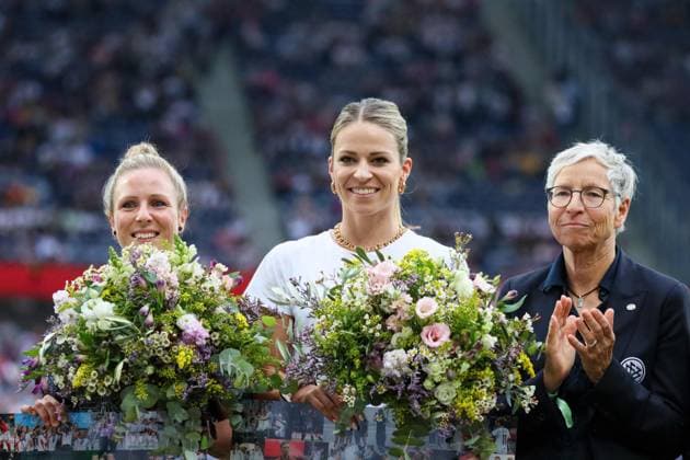 Hanover, Germany 16 July 2024 Womens international match European Championship qualifier 2024 Germany vs Austria In the picture from left Svenja Huth Germany and Melanie Leupolz Germany are bid farewell at the Heinz von Heiden Arena in Hanover before the final European Championship qualifier against Austria Heinz von Heiden Arena Niedersachsen Copyright: xFotostandx xFantinix