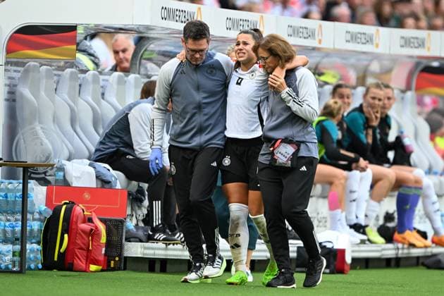 Football, Women, European Championship Qualification, Germany Austria on 16 07 2024 at Heinz von Heiden Arena in Hannover Lena Sophie Oberdorf Germany has to leave the pitch injured MT