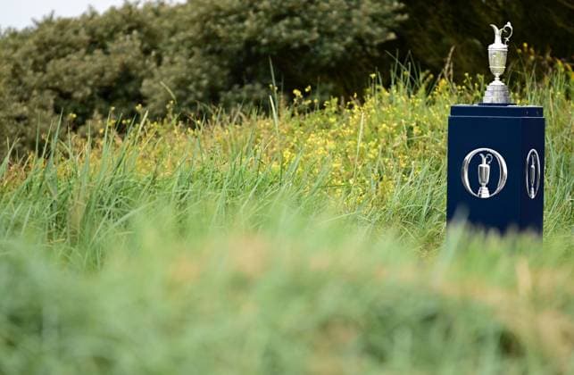 The Claret Jug on the 1st Tee as the 152nd Open Championship gets under way The British Open Championship, Day One, Golf, Royal Troon, Troon, UK - 18 July 2024  Copyright: xGreigxCowie Shutterstockx 14587994h
