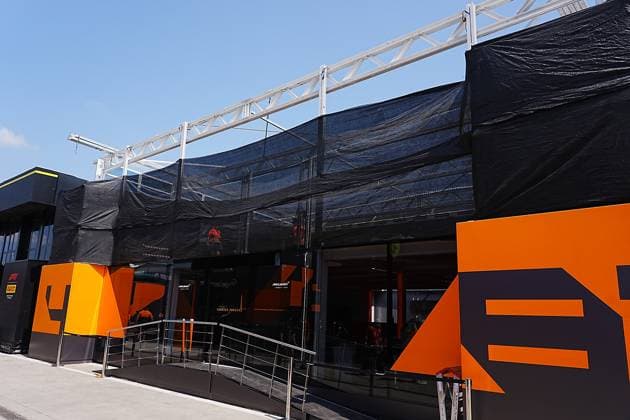 FORMULA 1 HUNGARIAN GRAND PRIX 2024 18 07 2024, Hungaroring, Budapest, FORMULA 1 HUNGARIAN GRAND PRIX 2024 , pictured The roof of the McLaren Hospitality was badly damaged by yesterdays storm Staff are trying to repair the damage nordphotoxGmbHx xBratic nph00250