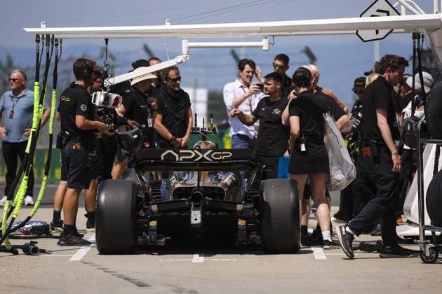 APX GP Team crew filming in the paddock for the Apex F1 movie by Apple Studios Bruckheimer Films during the Formula 1 Hungarian Grand Prix 2024, 13th round of the 2024 Formula One World Championship, WM, Weltmeisterschaft from July 19 to 21, 2024 on the Hungaroring, in Mogyorod, Hungary - F1 - HUNGARIAN GRAND PRIX 2024 DPPI Panoramic  240718_R11_UNGHERIA_DP_EA020142