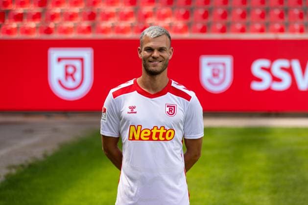 18 07 2024, Football, GER, Season 2024 2025, 2 Liga,Press appointment, SSV Jahn Regensburg Benedikt Saller SSV Jahn Regensburg, 2 BL, Porträttermin 2024 2025 DFL REGULATIONS PROHIBIT ANY USE OF PHOTOGRAPHS AS IMAGE SEQUENCES AND OR QUASI VIDEO Regensburg Bavaria Germany Jahnstadion Regensburg