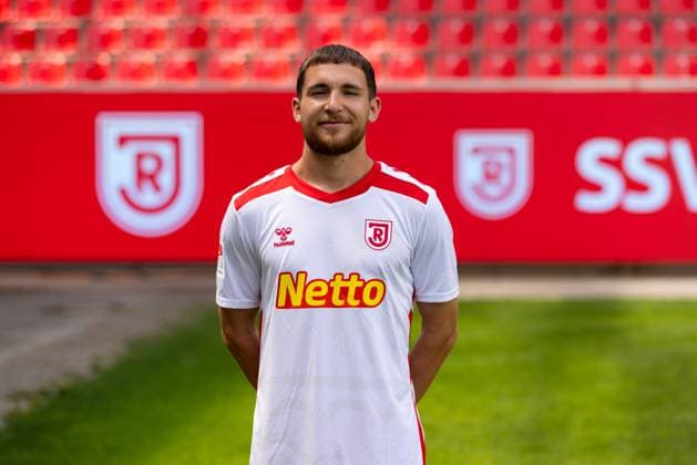 18 07 2024, Football, GER, Season 2024 2025, 2 Liga,Press event, SSV Jahn Regensburg Oscar Schönfelder SSV Jahn Regensburg, 2 BL, Porträttermin 2024 2025 DFL REGULATIONS PROHIBIT ANY USE OF PHOTOGRAPHS AS IMAGE SEQUENCES AND OR QUASI VIDEO Regensburg Bavaria Germany Jahnstadion Regensburg