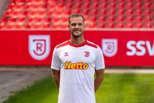 18 07 2024, Football, GER, Season 2024 2025, 2 Liga,Press appointment, SSV Jahn Regensburg Eric Hottmann SSV Jahn Regensburg, 2 BL, Porträttermin 2024 2025 DFL REGULATIONS PROHIBIT ANY USE OF PHOTOGRAPHS AS IMAGE SEQUENCES AND OR QUASI VIDEO Regensburg Bavaria Germany Jahnstadion Regensburg