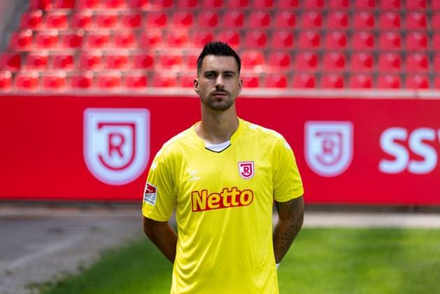 18 07 2024, Football, GER, Season 2024 2025, 2 Liga,Press appointment, SSV Jahn Regensburg Alexander Weidinger SSV Jahn Regensburg, 2 BL, Porträttermin 2024 2025 DFL REGULATIONS PROHIBIT ANY USE OF PHOTOGRAPHS AS IMAGE SEQUENCES AND OR QUASI VIDEO Regensburg Bavaria Germany Jahnstadion Regensburg