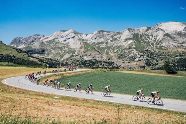 Bilder des Jahres 2024, Sport 07 Juli Bilder des Jahres 2024, Sport 07 Juli Sport Themen der Woche KW 29 Sport Bilder des Tages 2024 Tour de France Picture by Zac Williams SWpix.com - 18 07 2024 - Cycling - 2024 Tour de France - Stage 18, Gap - Barcelonette, France - The peloton. Copyright: x xSWpix.comx(t axPhotographyxHubxLtd)xZacxWilliams SWpix.comx SWP-2570-0435