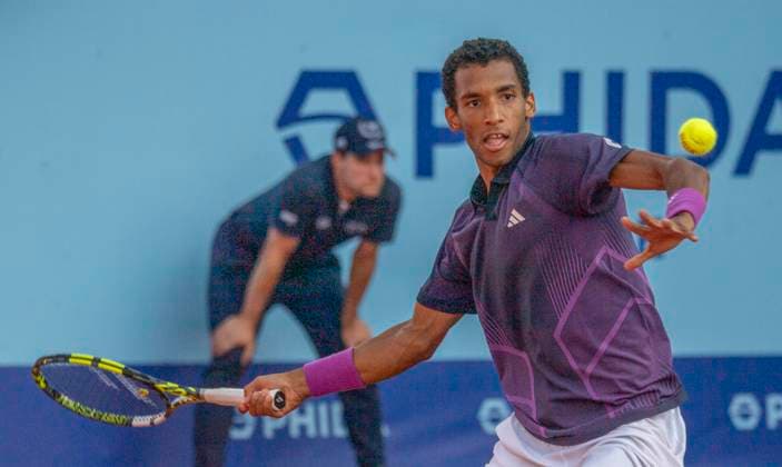 July 18, 2024, Gstaad, Bern, Switzerland: Gstaad Switzerland, 07 18 2024: FELIX AUGER-ALIASSIME of Canada during 8th finals of EFG Swiss Open Gstaad ATP, Tennis Herren 250, EFG Swiss Open Gstaad-ATP 250 took place at Roy Emerson Arena in Gstaad, which is located in the famous ski resort of Gstaad and which is located in the Bernese Oberland.. FELIX AUGER-ALIASSIME won 7-6, 6-2. Gstaad Switzerland - ZUMAd206 20240718_zip_d206_038 Copyright: xEricxDubostx