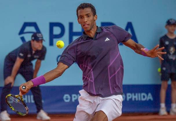 July 18, 2024, Gstaad, Bern, Switzerland: Gstaad Switzerland, 07 18 2024: FELIX AUGER-ALIASSIME of Canada during 8th finals of EFG Swiss Open Gstaad ATP, Tennis Herren 250, EFG Swiss Open Gstaad-ATP 250 took place at Roy Emerson Arena in Gstaad, which is located in the famous ski resort of Gstaad and which is located in the Bernese Oberland.. FELIX AUGER-ALIASSIME won 7-6, 6-2. Gstaad Switzerland - ZUMAd206 20240718_zip_d206_041 Copyright: xEricxDubostx