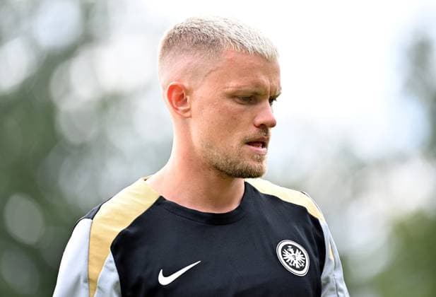 16.07.2024, xjrdrx, Fussball 1.Bundesliga, Eintracht Frankfurt Training emspor, v.l. Philipp Max (Eintracht Frankfurt) (DFL DFB REGULATIONS PROHIBIT ANY USE OF PHOTOGRAPHS as IMAGE SEQUENCES and or QUASI-VIDEO) Frankfurt am Main *** 16 07 2024, xjrdrx, Football 1 Bundesliga, Eintracht Frankfurt Training emspor, v l Philipp Max Eintracht Frankfurt DFL DFB REGULATIONS PROHIBIT ANY USE OF PHOTOGRAPHS as IMAGE SEQUENCES and or QUASI VIDEO Frankfurt am Main